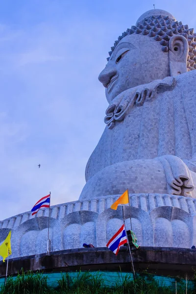 Csodálatos Hatalmas Fehér Márvány Buddha Szobor Híres Turisztikai Attrakció Phuket — Stock Fotó