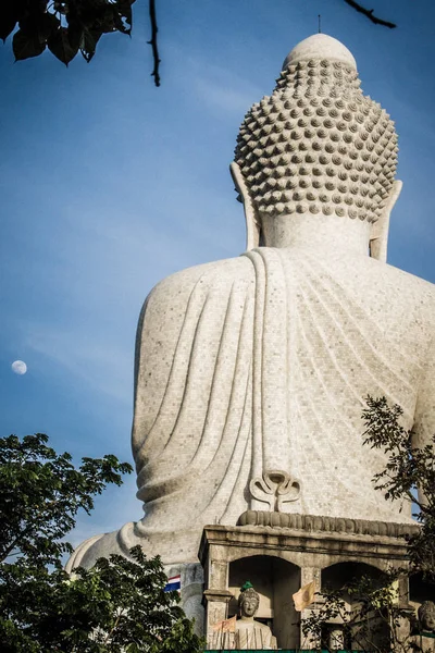 Дивовижні Масивні Білого Мармуру Статуя Будди Відомий Туристичний Єкт Вершині — стокове фото