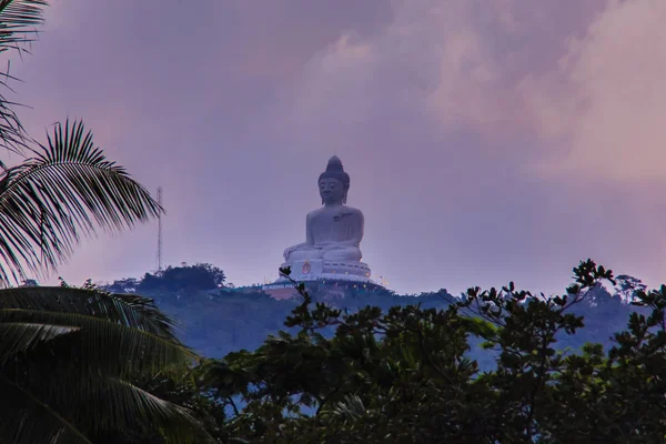 Csodálatos Hatalmas Fehér Márvány Buddha Szobor Híres Turisztikai Attrakció Phuket — Stock Fotó