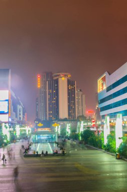 Luohu, Shenzhen, Çin - 14 Kasım 2014: Kaynak Luohu District, Shenzhen city, Guangdong Eyaleti, Çin yakındaki Luohu Tren İstasyonu ve popüler alışveriş merkezi, güzel Shenzhen nightscape görünümü.