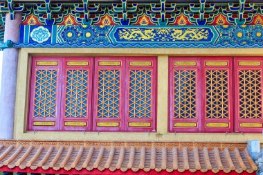 Güzel mimari ve Wat Leng Noei Yi 2, Nonthaburi, Tayland, Çin tapınak inşa ejderha desenli duvar boyama sanatı. Mahayana Budizmi himayesi altında Çin Tapınağı.