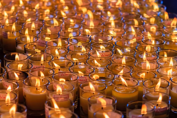 Las Velas Anaranjadas Los Cristales Del Templo Chino Vela Roja —  Fotos de Stock