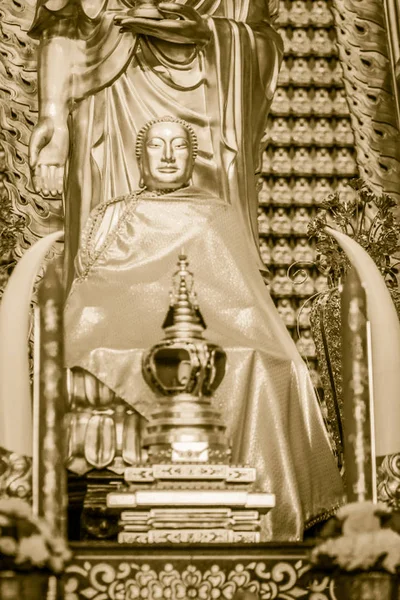 Belas Estátuas Bodhisattva Dourado Templo Chinês Tailândia — Fotografia de Stock