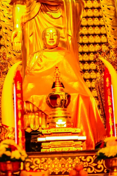 Belle Statue Bodhisattva Oro Nel Tempio Cinese Thailandia — Foto Stock