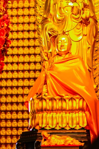 Hermosas Estatuas Bodhisattva Oro Templo Chino Tailandia — Foto de Stock