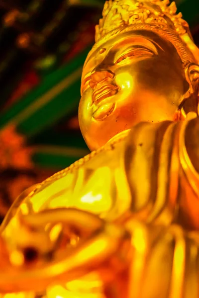 Hermosas Estatuas Bodhisattva Oro Templo Chino Tailandia — Foto de Stock