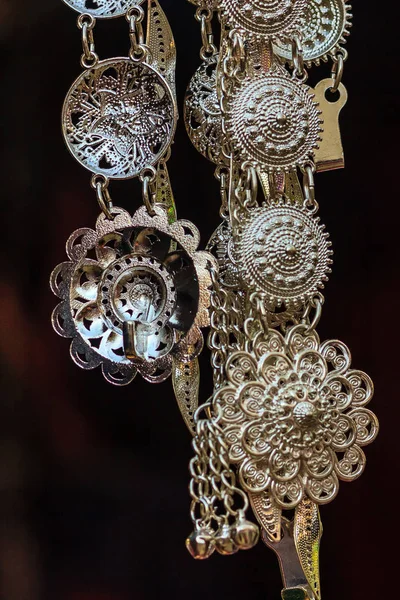 Schöne Alte Antike Vintage Frauen Silbergürtel Hängen Zum Verkauf Auf — Stockfoto