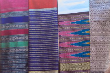 Yerli Tay tarzında ipek renkli. Güzel el yapımı dokuma kumaşlar Tay ipek kumaş dokulu