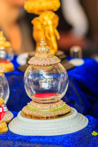 Hermoso Ataúd Cristal Dorado Tailandés Vintage Uso Para Ceremonias Religiosas — Foto de Stock