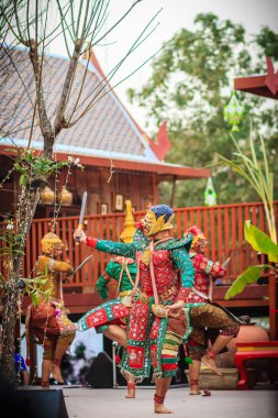 Khon maskeli klasik Tay geleneksel danstır. Sanat kültür Tayland dans maskeli khon Tos-Sa-Kan ve hanuman edebiyat Ramayana.