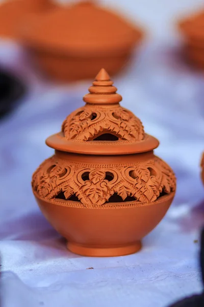 タイのスタイル パターンで美しい手作りセラミック ランプ タイ風陶器ランプ — ストック写真