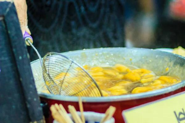 Close Van Handen Van Straatverkoper Tijdens Het Koken Voor Kanom — Stockfoto