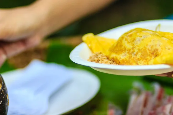 Primo Piano Del Venditore Durante Cottura Originale Thai Noodle Fritto — Foto Stock