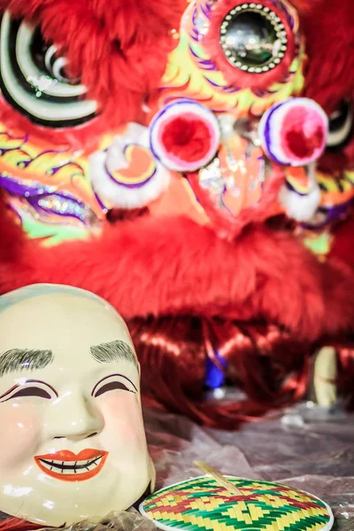 Çin Yeni Yılı Aslan Dans Geceleri Gösterir Popper Gülümseyen Maskesi — Stok fotoğraf