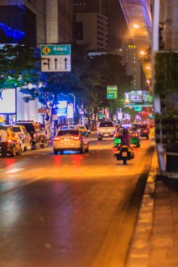 Bangkok, Tayland - 29 Ocak 2017: Uluslararası Bangkok'un seks endüstrisi, Patpong da popüler gece pazarı bilinen göbeğinde bir Kırmızı Fener Sokağı olarak bilinen Patpong, turist ziyaret