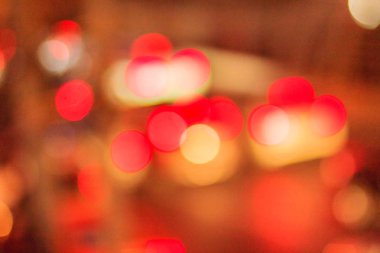 Soyut bulanıklık bokeh akşam trafik jam şehir de yol. Bir trafik sıkışıklığı otomobillerde odak ışıklarını dışında. Işıklar araba trafik sıkışıklığı sokak yol geceleri defocused. Yol trafik sıkışıklığı tarafından bulanıklık odak.