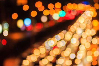 Soyut bulanıklık bokeh akşam trafik jam şehir de yol. Bir trafik sıkışıklığı otomobillerde odak ışıklarını dışında. Işıklar araba trafik sıkışıklığı sokak yol geceleri defocused. Yol trafik sıkışıklığı tarafından bulanıklık odak.