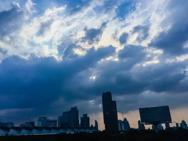 Όμορφα Σύννεφα Πάνω Από Την Μπανγκόκ Εξωτικά Ορίζοντα Πόλη Πολύχρωμο — Φωτογραφία Αρχείου