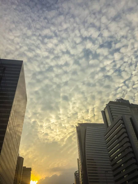 Erstaunliche Mammatuswolken Über Bangkok Thailand Mit Hohen Gebäuden Vordergrund — Stockfoto