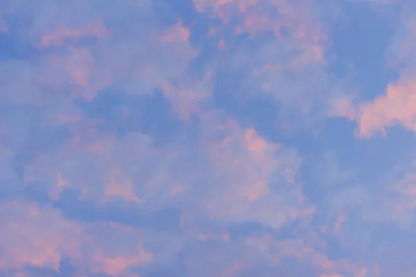 白い雲と青い空 ピンクの夕焼けと太陽 ストック写真 C Irishasel