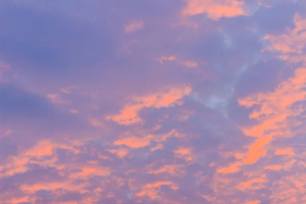 Colorido Com Vermelho Laranja Azul Céu Dramático Nas Nuvens Para — Fotografia de Stock