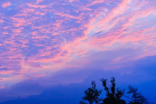 Colorido Con Cielo Dramático Rojo Naranja Azul Las Nubes Para — Foto de Stock