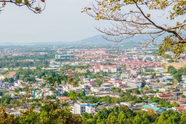 Güzel manzaralı Phuket şehir Khao Rang bakış açısından, Phuket şehir, Tayland küçük tepe. 