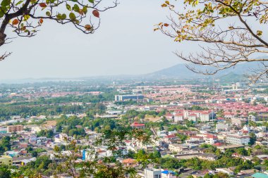 Güzel manzaralı Phuket şehir Khao Rang bakış açısından, Phuket şehir, Tayland küçük tepe. 