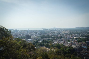 Güzel manzaralı Phuket şehir Khao Rang bakış açısından, Phuket şehir, Tayland küçük tepe. 