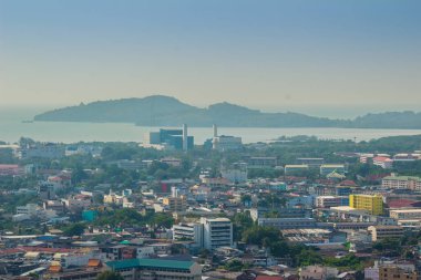 Güzel manzaralı Phuket şehir Khao Rang bakış açısından, Phuket şehir, Tayland küçük tepe. 