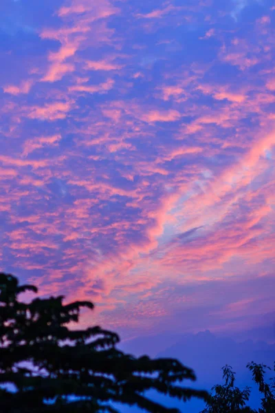 Colorido Con Cielo Dramático Rojo Naranja Azul Las Nubes Para — Foto de Stock