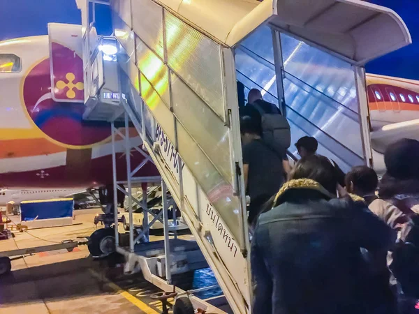 Bangkok Tailândia Fevereiro 2017 Passageiros Embarcam Avião Antes Partida Voo — Fotografia de Stock