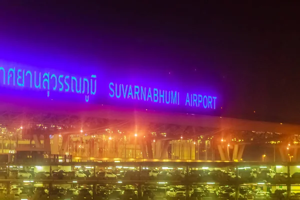 Bangkok Tailândia Fevereiro 2017 Turista Está Caminho Aeroporto Internacional Suvarnabhumi — Fotografia de Stock