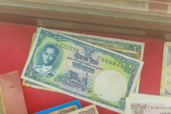 Vintage Thai King Bhumibol Adulyadej Billetes Billetes Monedas Baht Tailandés — Foto de Stock