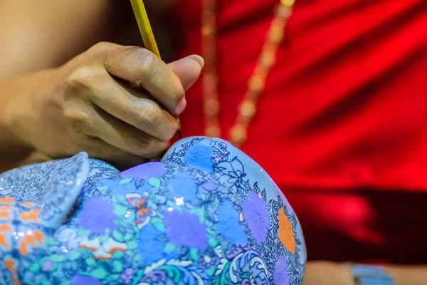 Close Artista Mulher Tailandesa Estilo Tailandês Vermelho Vestido Está Pintando — Fotografia de Stock