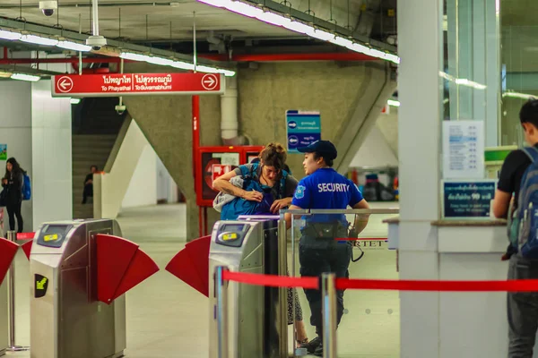 Bangkok Tailandia Febrero 2017 Los Pasajeros Compraron Boletos Mostrador Máquina — Foto de Stock