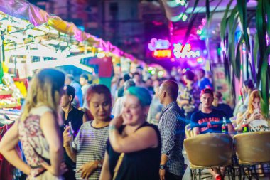 Bangkok, Tayland - 29 Ocak 2017: Ziyaret turist Soi Patpong ve Soi Thaniya, red light district Bangkok'un seks endüstrisinin kalbi.