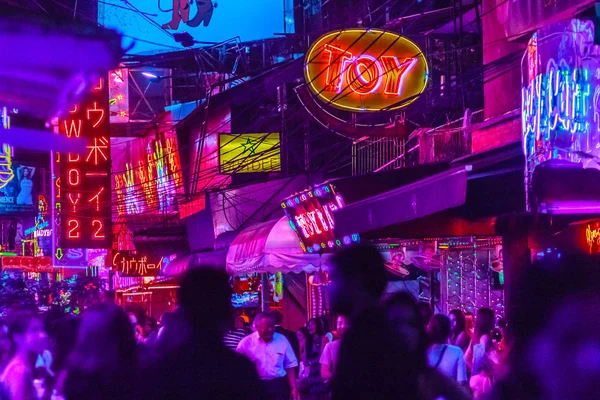 泰国曼谷 2017年2月21日 游客参观了国际知名的曼谷性产业中心的苏伊牛仔 泰国曼谷苏伊牛仔的夜生活 — 图库照片