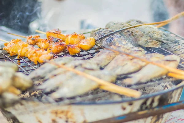 Vendedor Ambulante Comida Parrilla Pescados Pollo Horno Ahumado —  Fotos de Stock