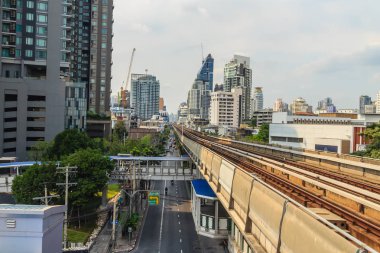 Bangkok, Tayland - 24 Şubat 2017: Yolcu ve tanga Lor Bts İstasyonu, Bangkok, Tayland, Thailand, Bangkok toplu taşıma sistemi (Bts) genel skytrain için