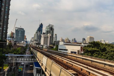 Bangkok, Tayland - 24 Şubat 2017: Yolcu ve tanga Lor Bts İstasyonu, Bangkok, Tayland, Thailand, Bangkok toplu taşıma sistemi (Bts) genel skytrain için