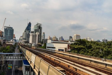 Bangkok, Tayland - 24 Şubat 2017: Yolcu ve tanga Lor Bts İstasyonu, Bangkok, Tayland, Thailand, Bangkok toplu taşıma sistemi (Bts) genel skytrain için