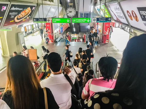 Bangkok Tailândia Fevereiro 2017 Multidões Passageiros Chegaram Estação Bts Siam — Fotografia de Stock