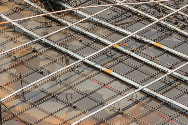Gereinigte Bodendeckenbewehrungsstange Mit Zugseilsehne Stahlformarbeiten Auf Der Baustelle Vor Der — Stockfoto
