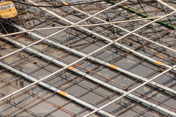 Gereinigte Bodendeckenbewehrungsstange Mit Zugseilsehne Stahlformarbeiten Auf Der Baustelle Vor Der — Stockfoto