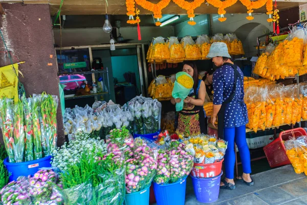 Bangkok Thailand Mars 2017 Blomsteraffär Som Säljer Mängd Blommor Blomstermarknaden — Stockfoto