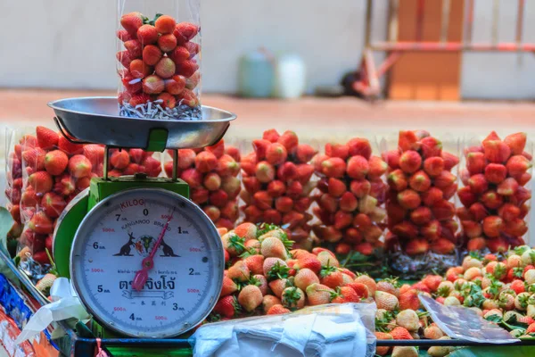 Bangkok Tajlandia Marca 2017 Świeże Truskawki Czerwony Sprzedaż Ulicy Bangkok — Zdjęcie stockowe