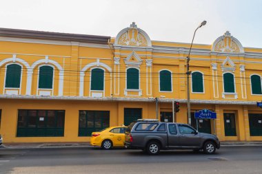 Bangkok, Tayland - 2 Mart 2017: Güzel eski ıslah Müzesi binalar, trafik sıkışıklığı Bangkok Rommaneenat Park yakın olan Mahachai yol görünümünden.