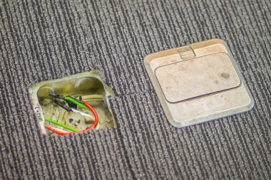 Kat çıkış soketi yükleme sırasında açılır görünümünü. Kat çıkış yuvası onarım elektrik sistemi için açılan açılır