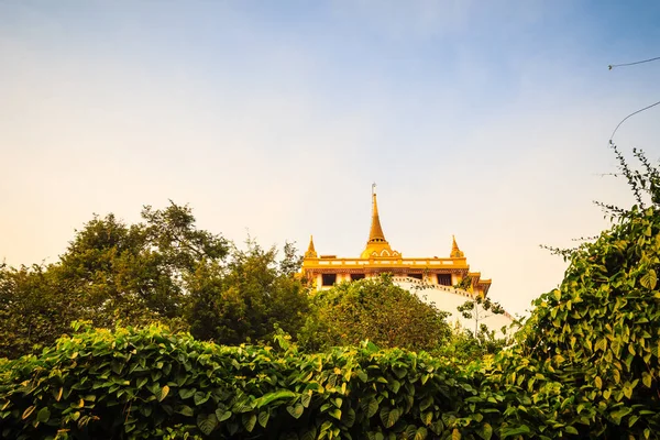 Güzel Wat Saket Ratcha Wora Maha Wihan Wat Phu Khao — Stok fotoğraf